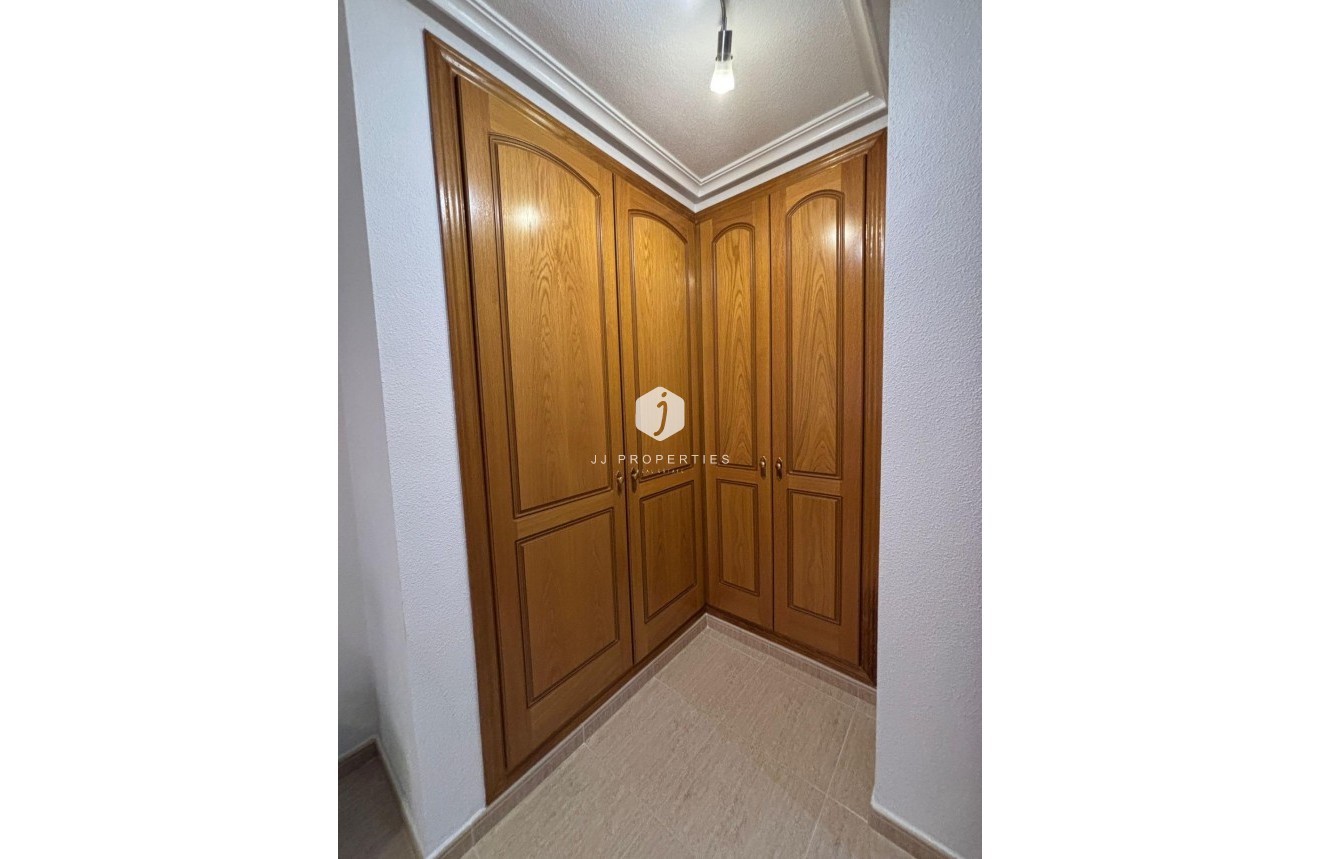 Resale - Apartment / flat -
Torrevieja - Centro