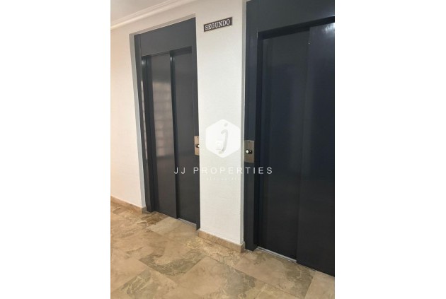 Resale - Apartment / flat -
Torrevieja - Centro
