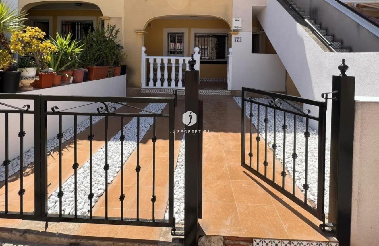 Resale - Bungalow -
Torrevieja - Los Balcones - Los Altos del Edén