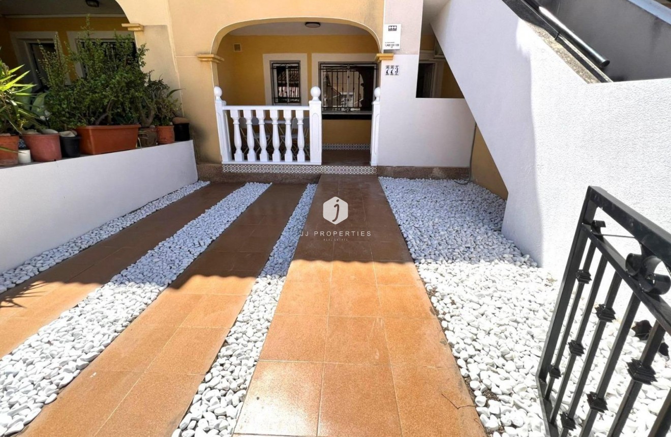 Resale - Bungalow -
Torrevieja - Los Balcones - Los Altos del Edén