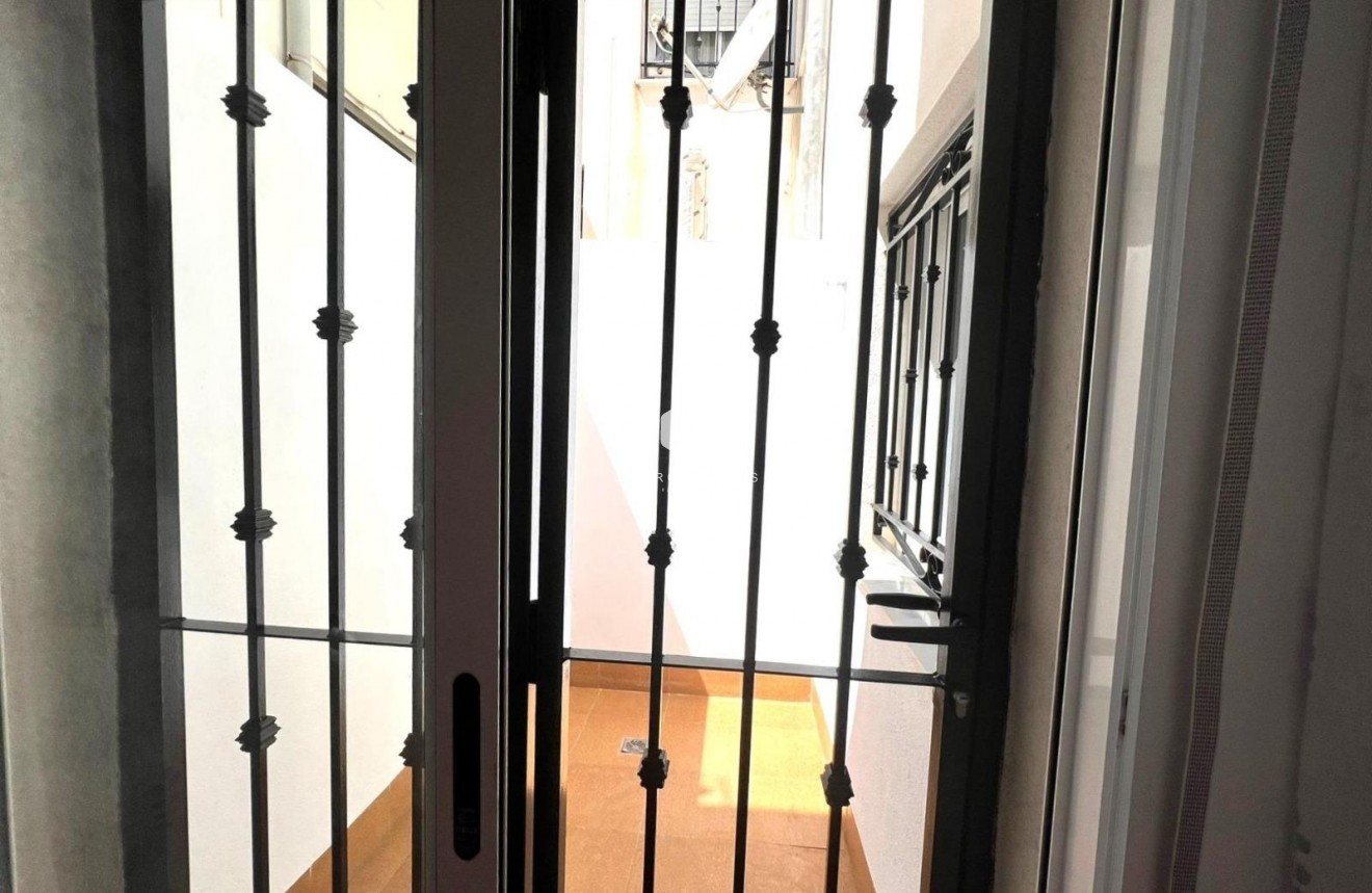 Resale - Bungalow -
Torrevieja - Los Balcones - Los Altos del Edén
