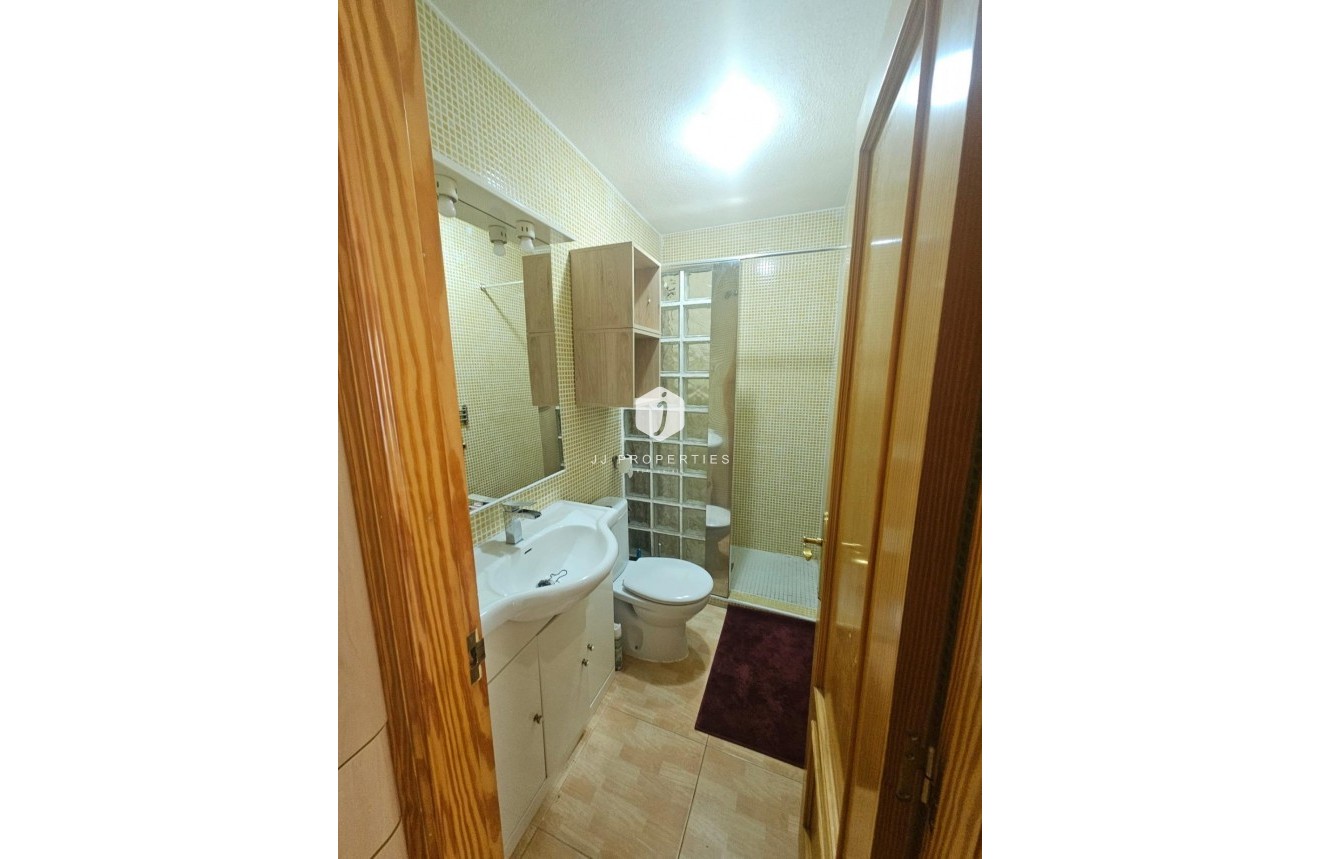 Resale - Bungalow -
Torrevieja - Lago Jardin