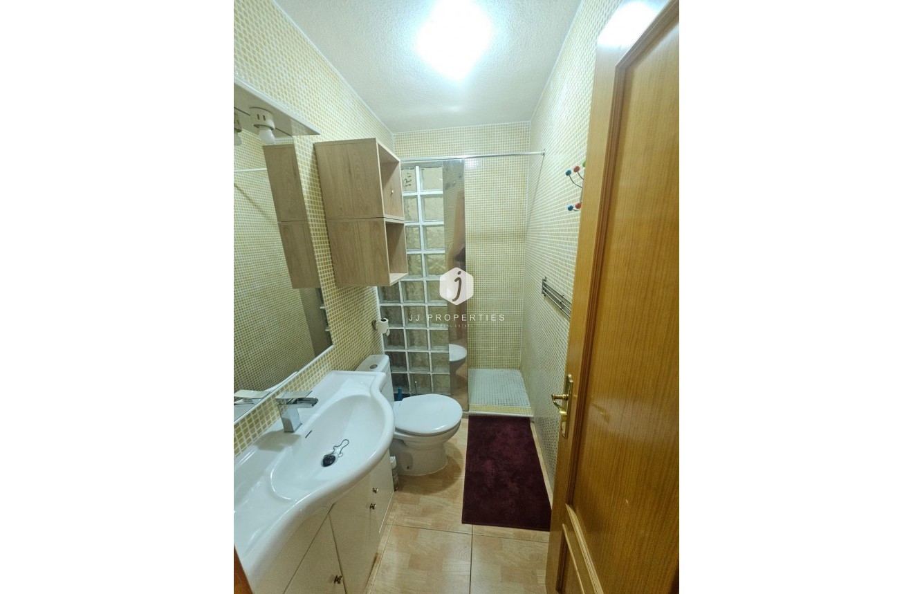 Resale - Bungalow -
Torrevieja - Lago Jardin