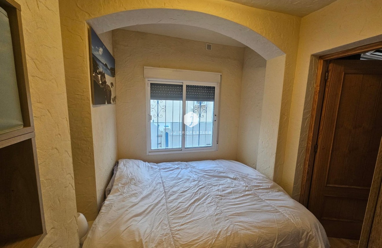 Resale - Bungalow -
Torrevieja - Lago Jardin