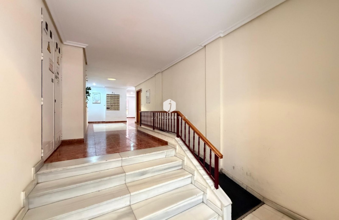 D'occasion - Appartement -
Torrevieja - Estacion de autobuses