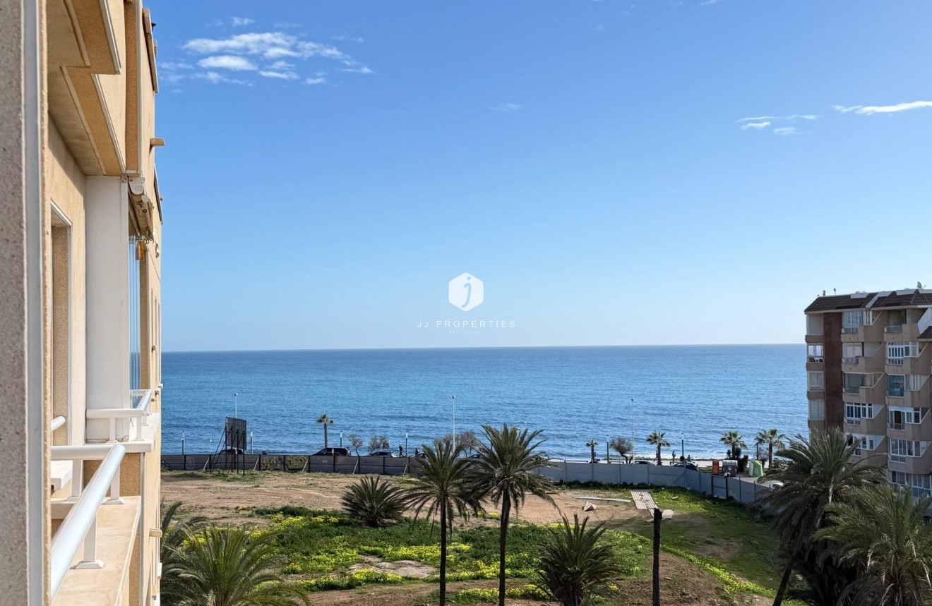 Resale - Apartment / flat -
Torrevieja - Playa del Cura