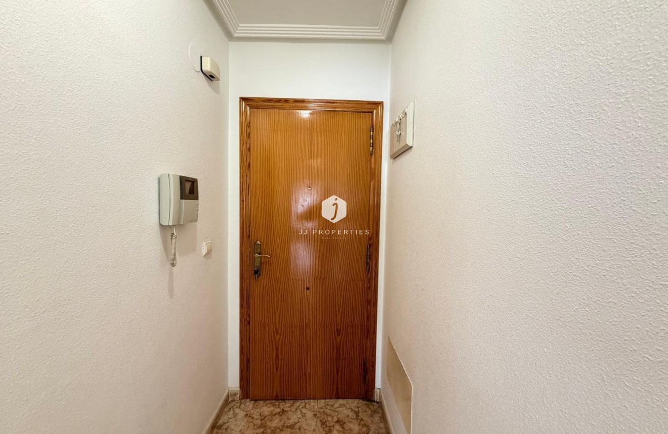 Resale - Apartment / flat -
Torrevieja - Playa del Cura