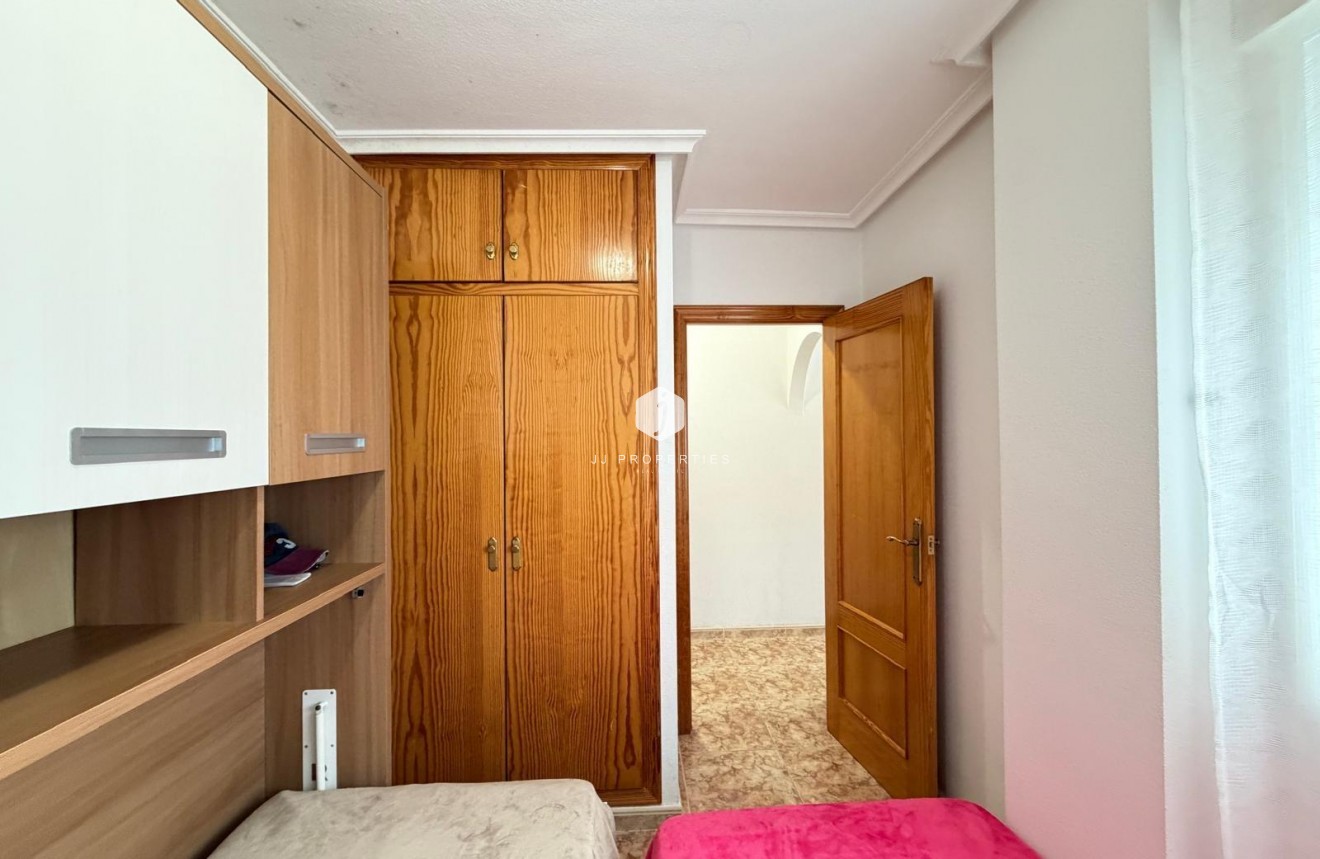 Resale - Apartment / flat -
Torrevieja - Playa del Cura