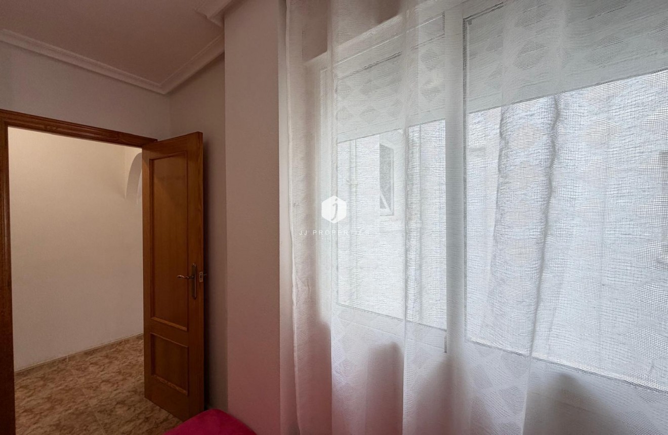 Resale - Apartment / flat -
Torrevieja - Playa del Cura