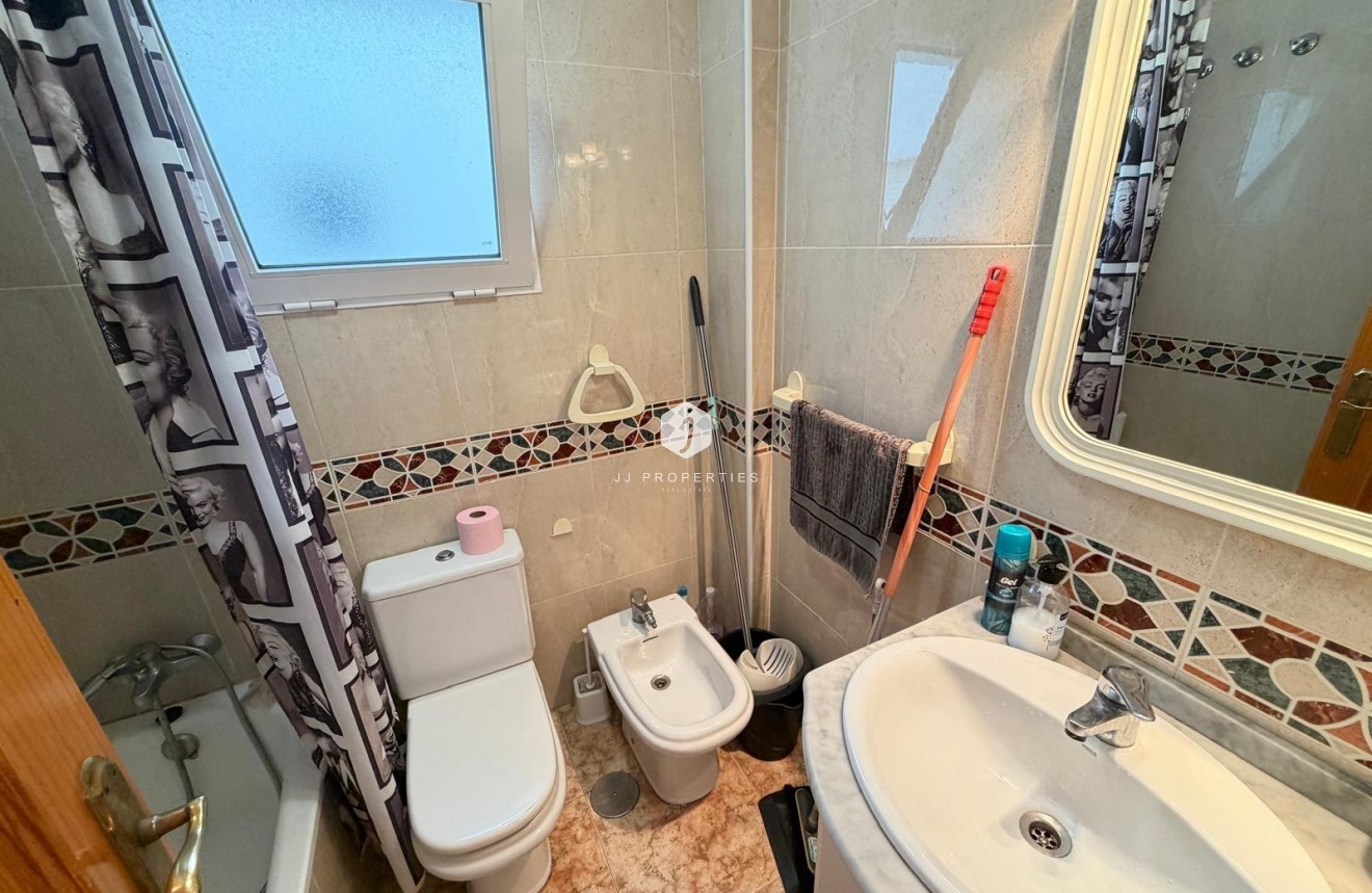 Resale - Apartment / flat -
Torrevieja - Playa del Cura