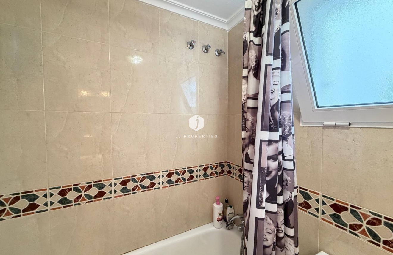 Resale - Apartment / flat -
Torrevieja - Playa del Cura