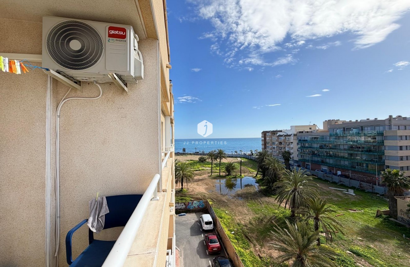 Resale - Apartment / flat -
Torrevieja - Playa del Cura