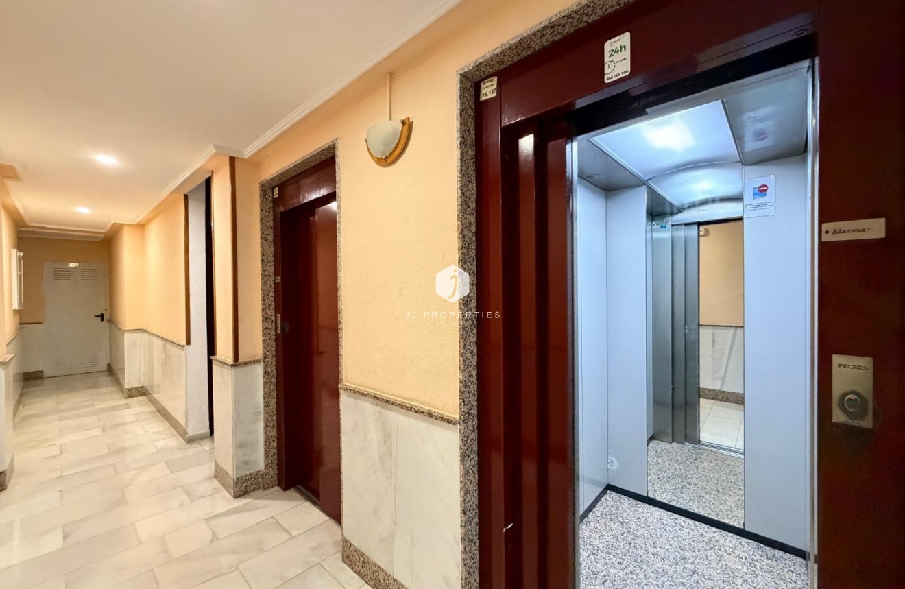 Resale - Apartment / flat -
Torrevieja - Playa del Cura