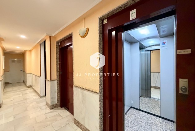Resale - Apartment / flat -
Torrevieja - Playa del Cura