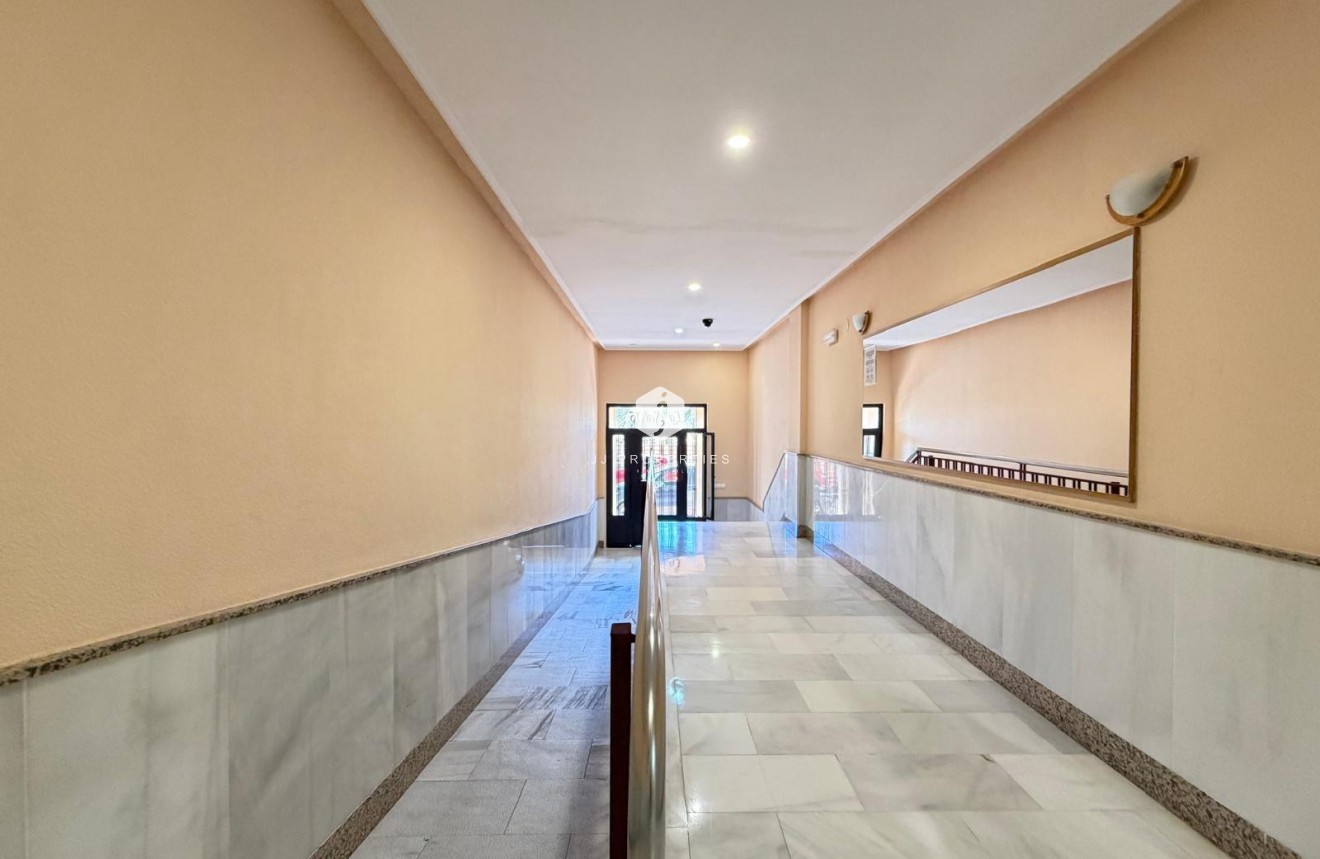 Resale - Apartment / flat -
Torrevieja - Playa del Cura