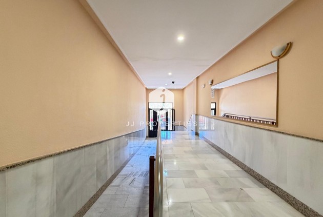 Resale - Apartment / flat -
Torrevieja - Playa del Cura
