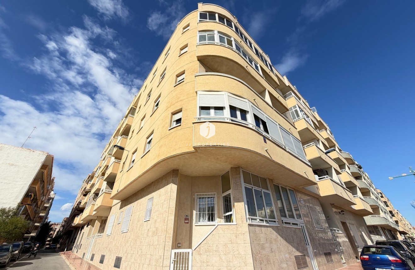 Resale - Apartment / flat -
Torrevieja - Playa del Cura