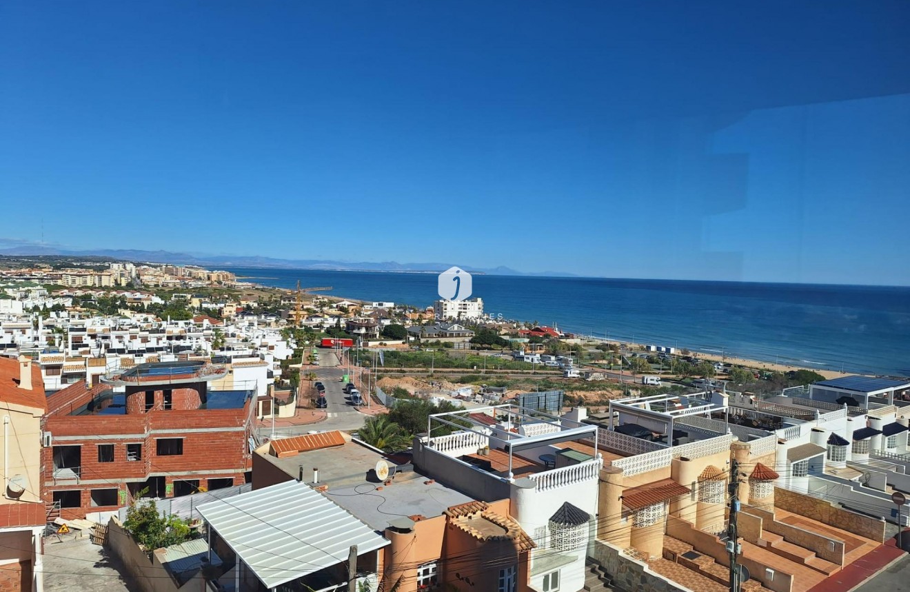 D'occasion - Appartement -
Torrevieja - Torrejón