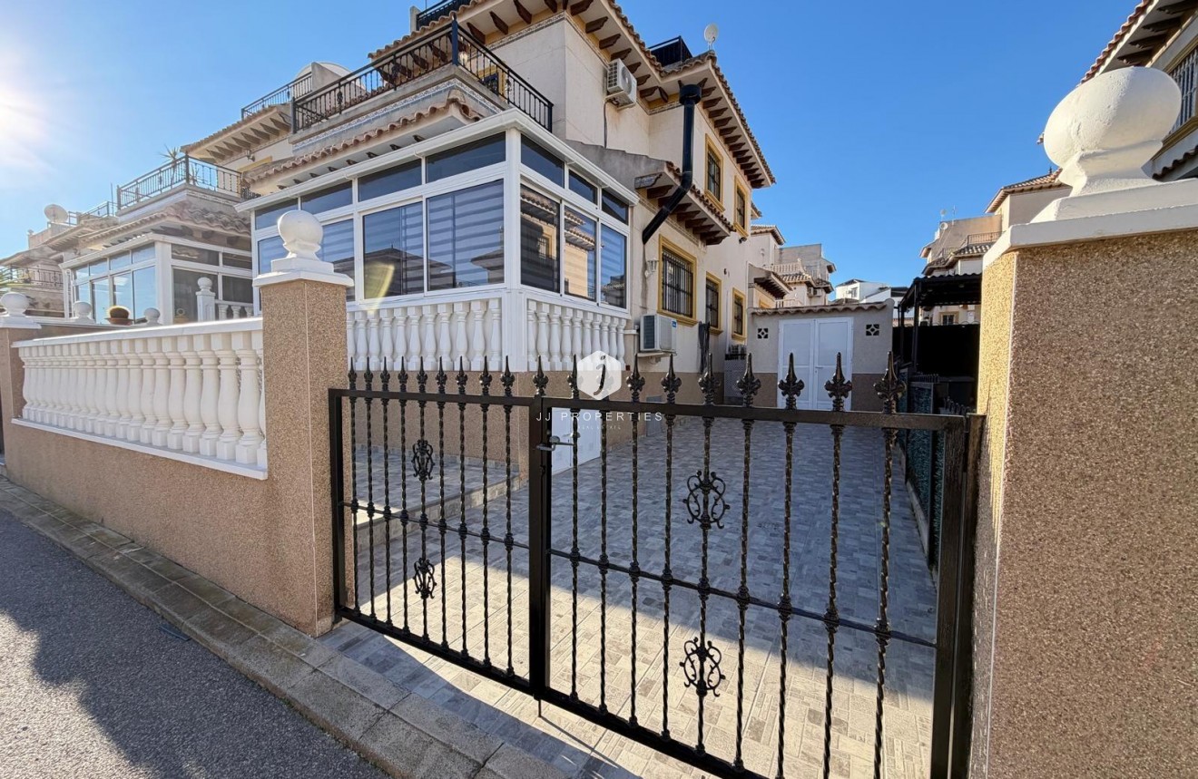 Resale - Chalet -
Orihuela Costa - Las Filipinas