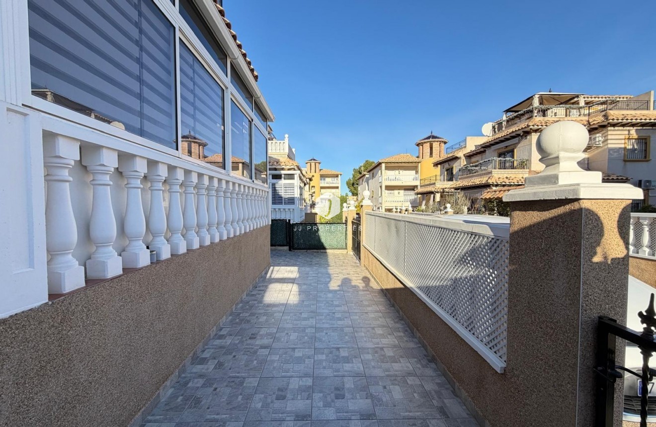 Resale - Chalet -
Orihuela Costa - Las Filipinas