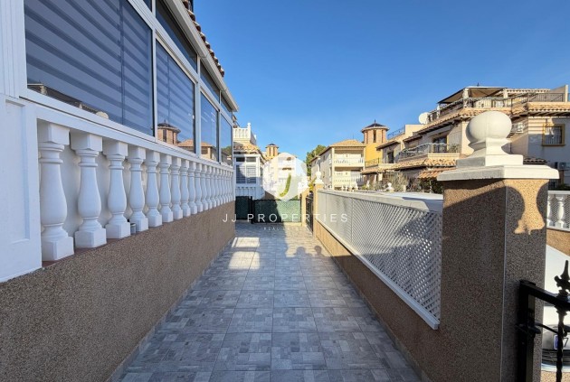 Resale - Chalet -
Orihuela Costa - Las Filipinas