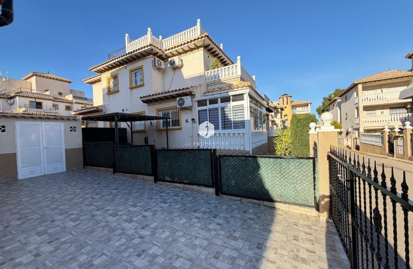 Resale - Chalet -
Orihuela Costa - Las Filipinas