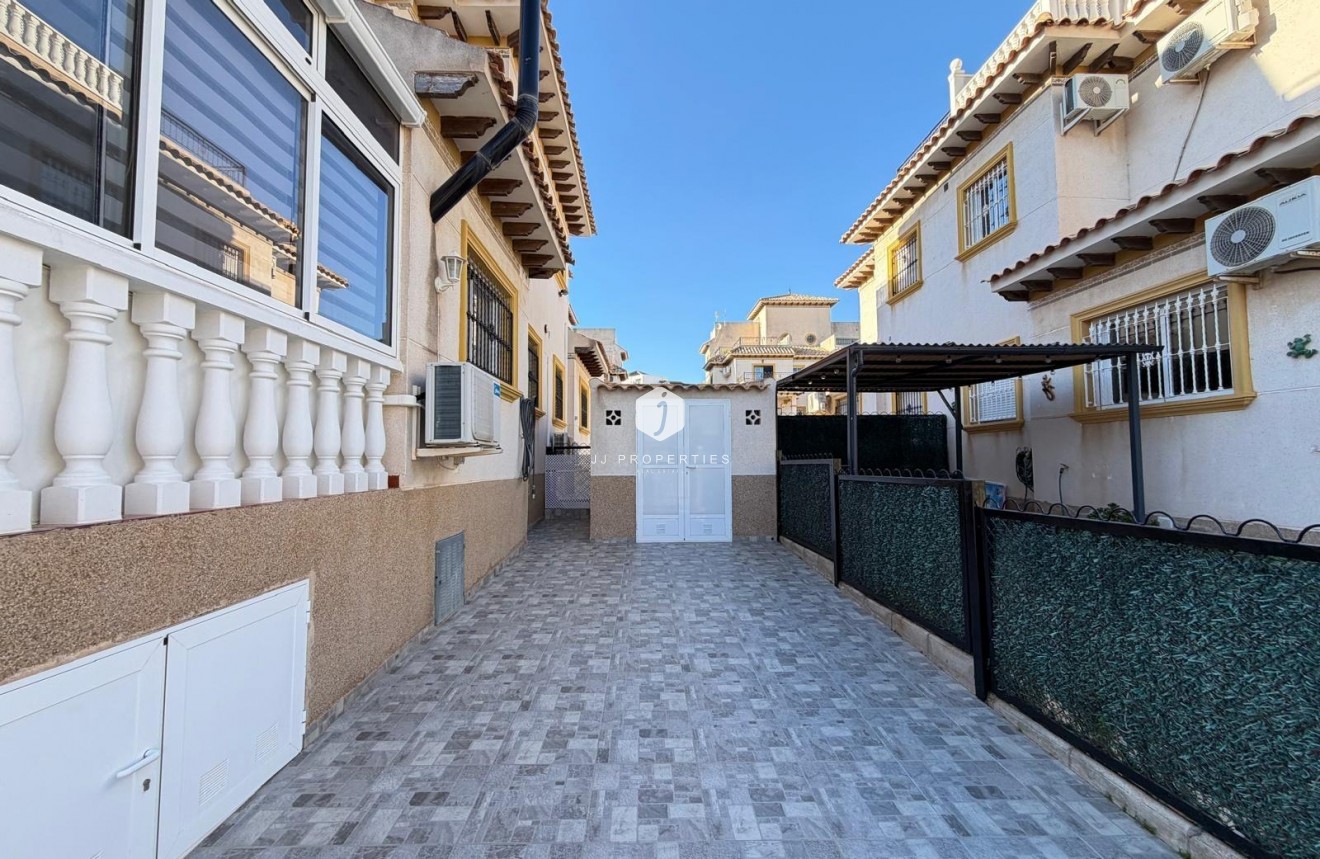 Resale - Chalet -
Orihuela Costa - Las Filipinas