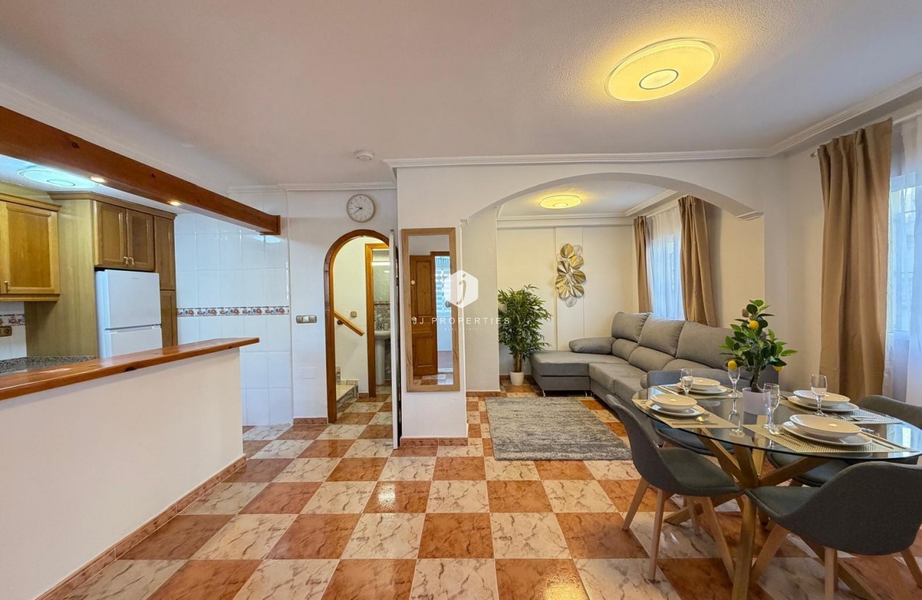 Resale - Chalet -
Orihuela Costa - Las Filipinas