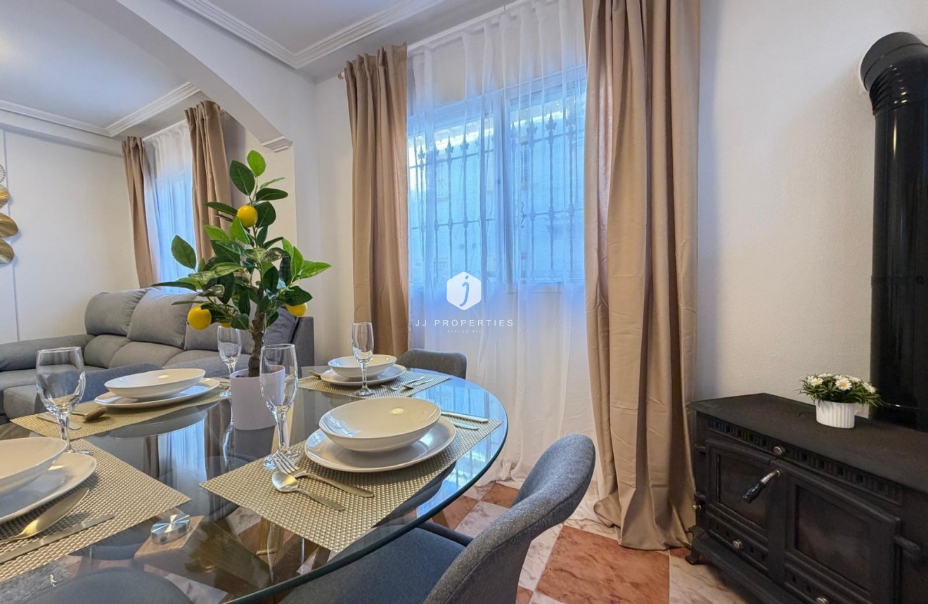 Resale - Chalet -
Orihuela Costa - Las Filipinas