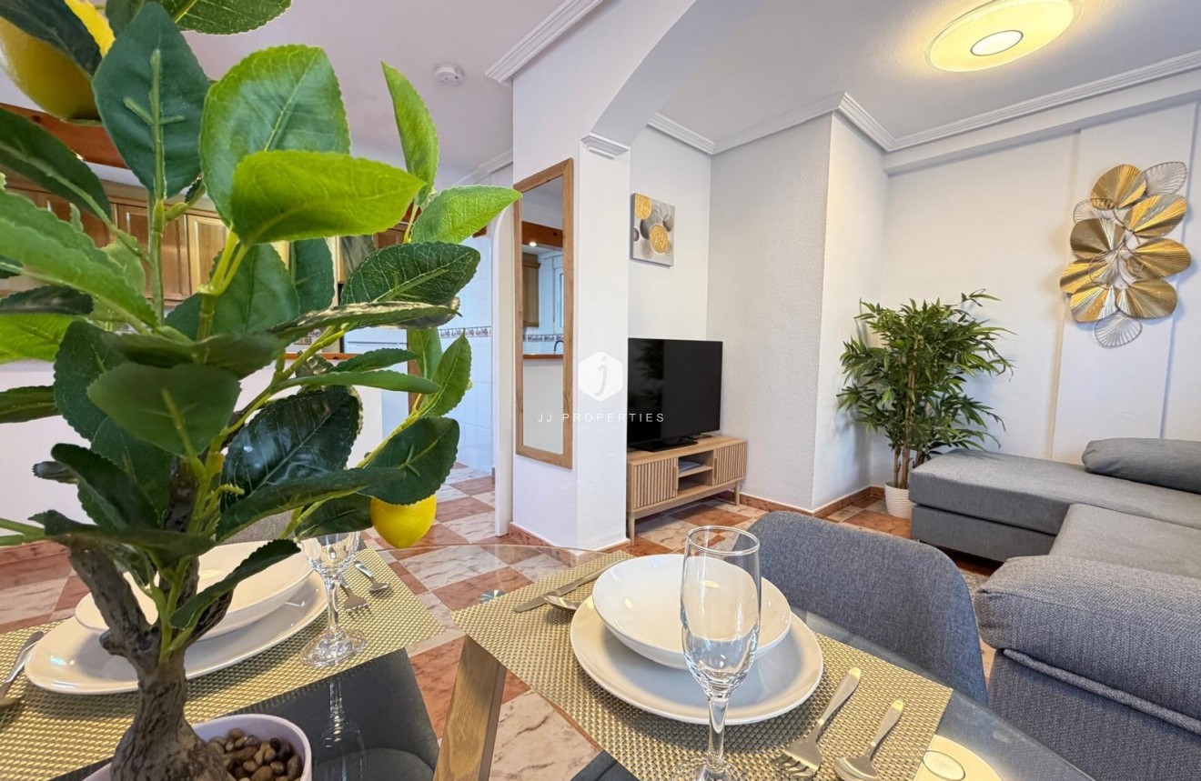 Resale - Chalet -
Orihuela Costa - Las Filipinas