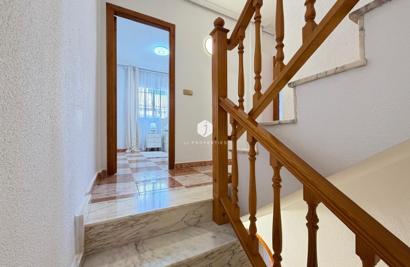 Resale - Chalet -
Orihuela Costa - Las Filipinas