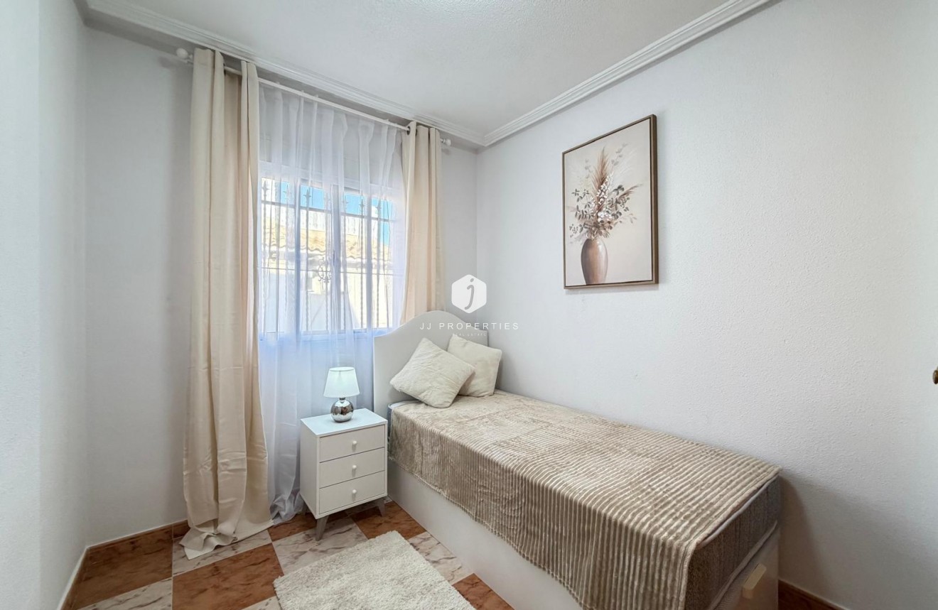 Resale - Chalet -
Orihuela Costa - Las Filipinas