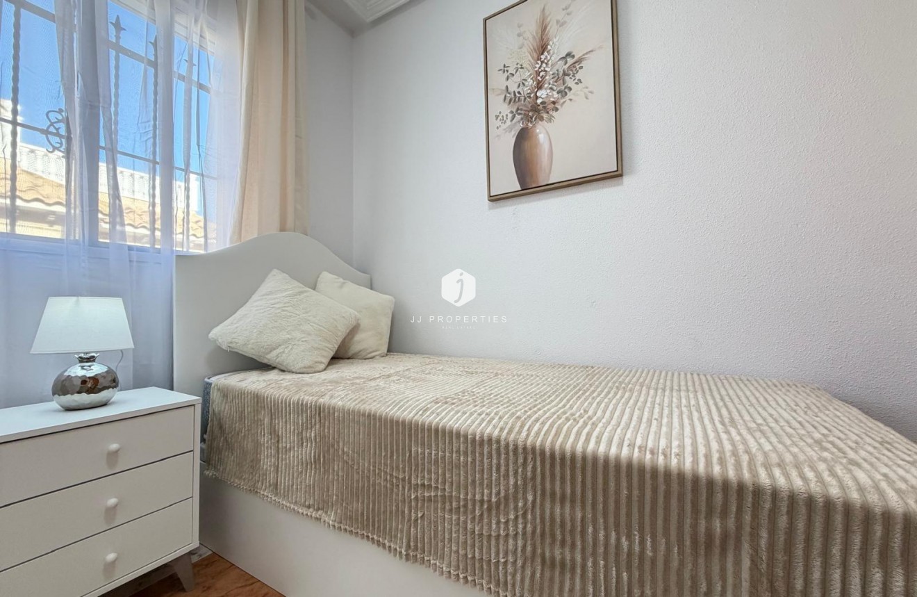 Resale - Chalet -
Orihuela Costa - Las Filipinas