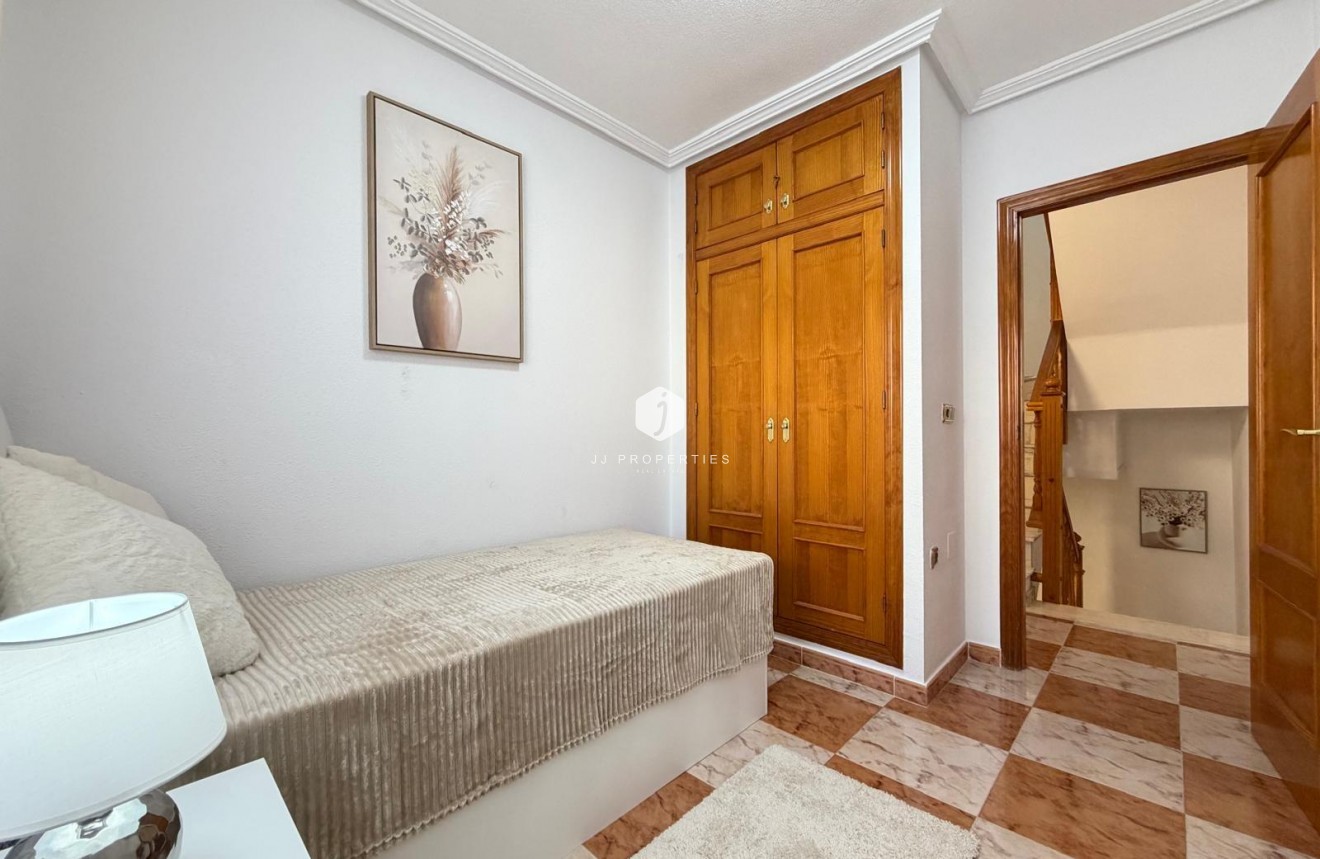 Resale - Chalet -
Orihuela Costa - Las Filipinas