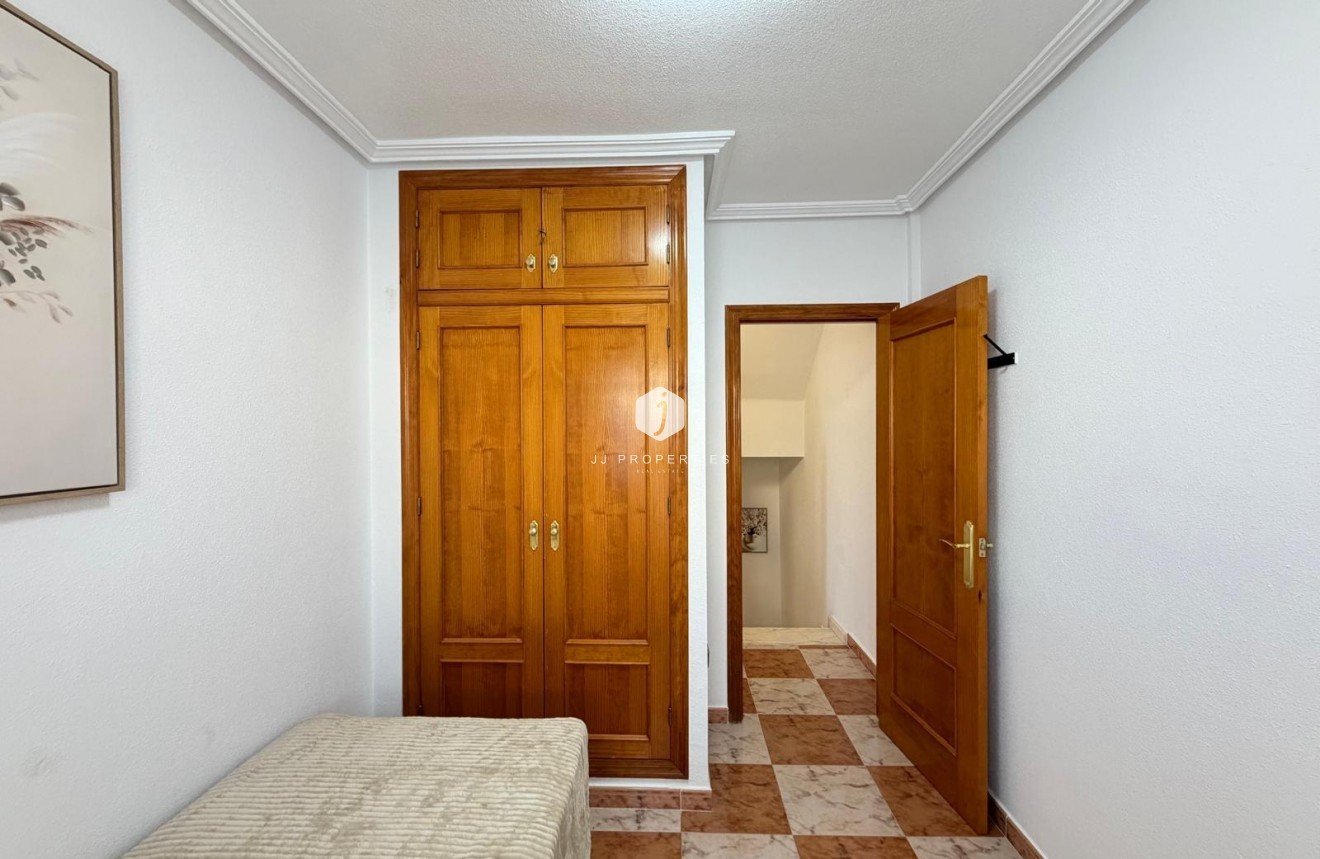 Resale - Chalet -
Orihuela Costa - Las Filipinas