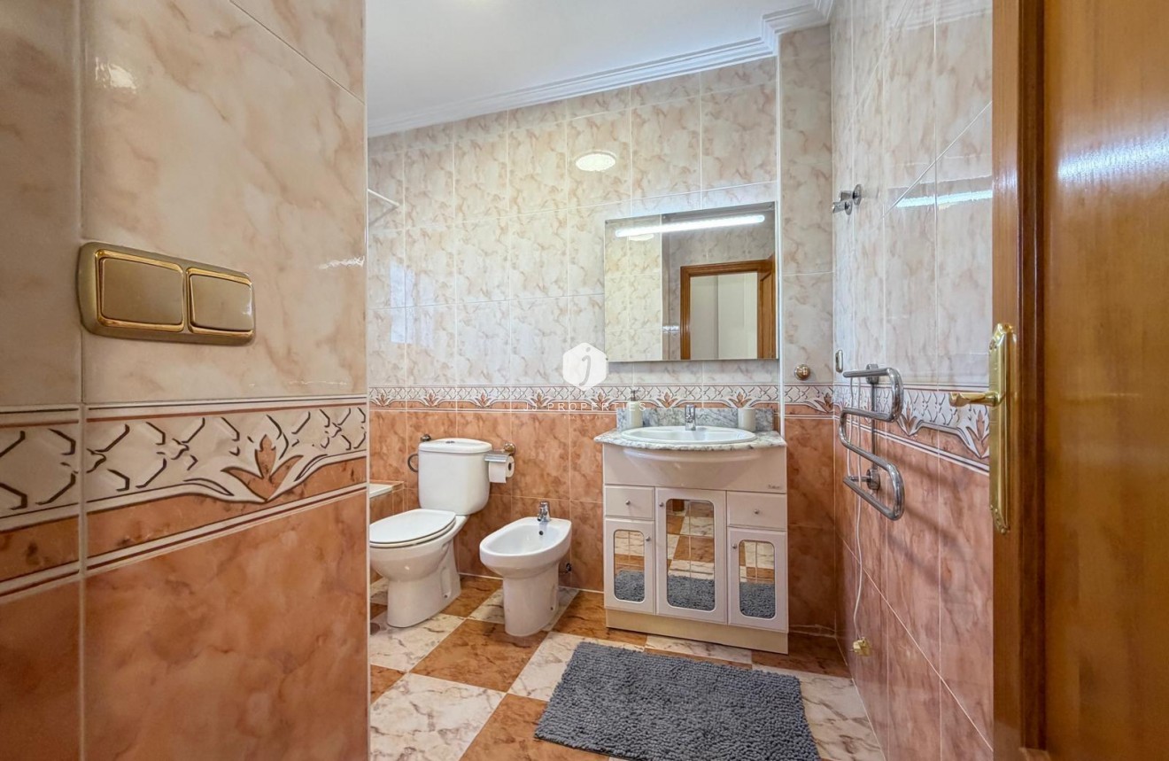 Resale - Chalet -
Orihuela Costa - Las Filipinas