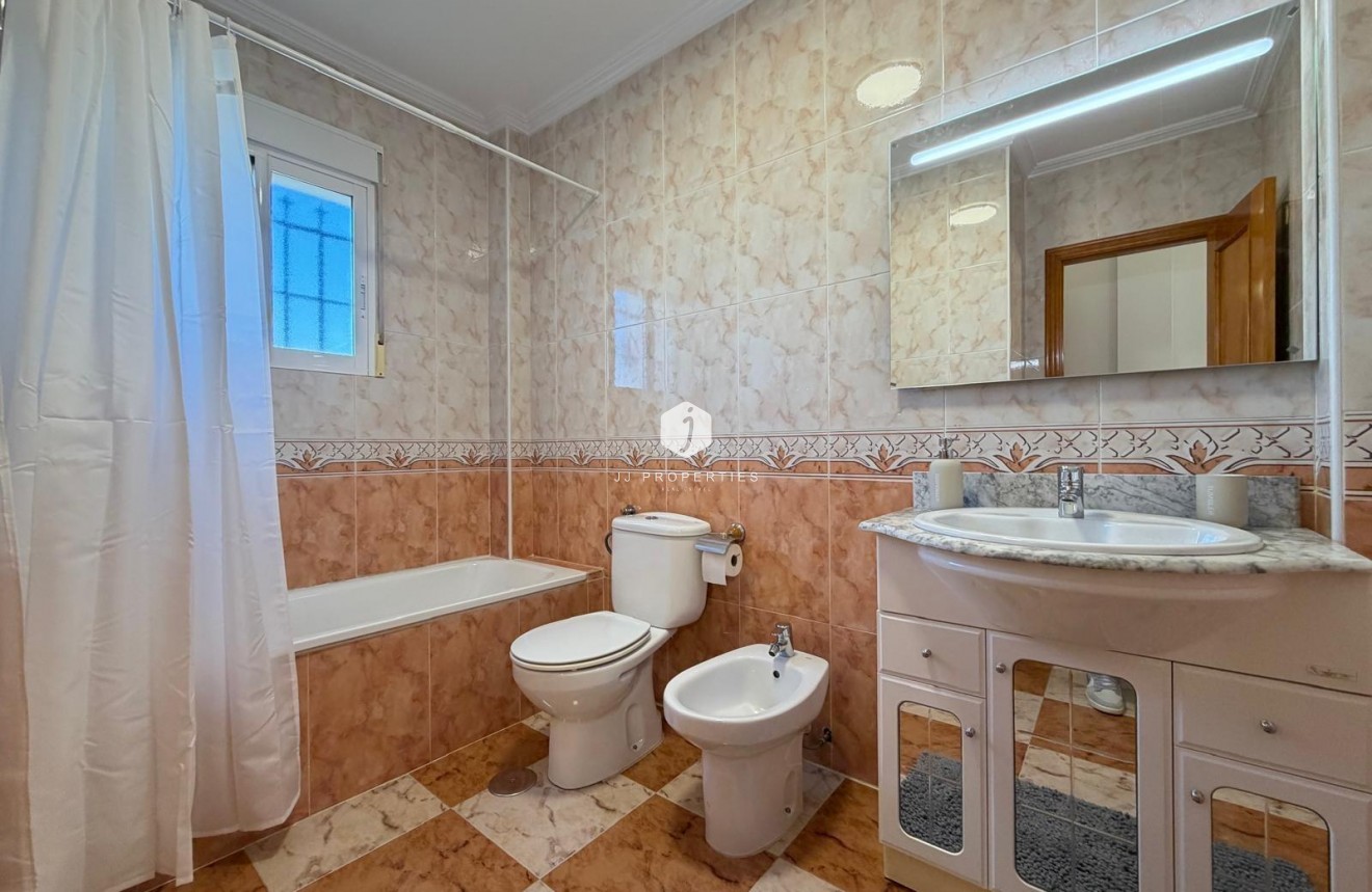 Resale - Chalet -
Orihuela Costa - Las Filipinas
