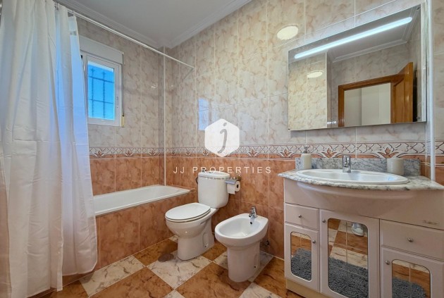 Resale - Chalet -
Orihuela Costa - Las Filipinas