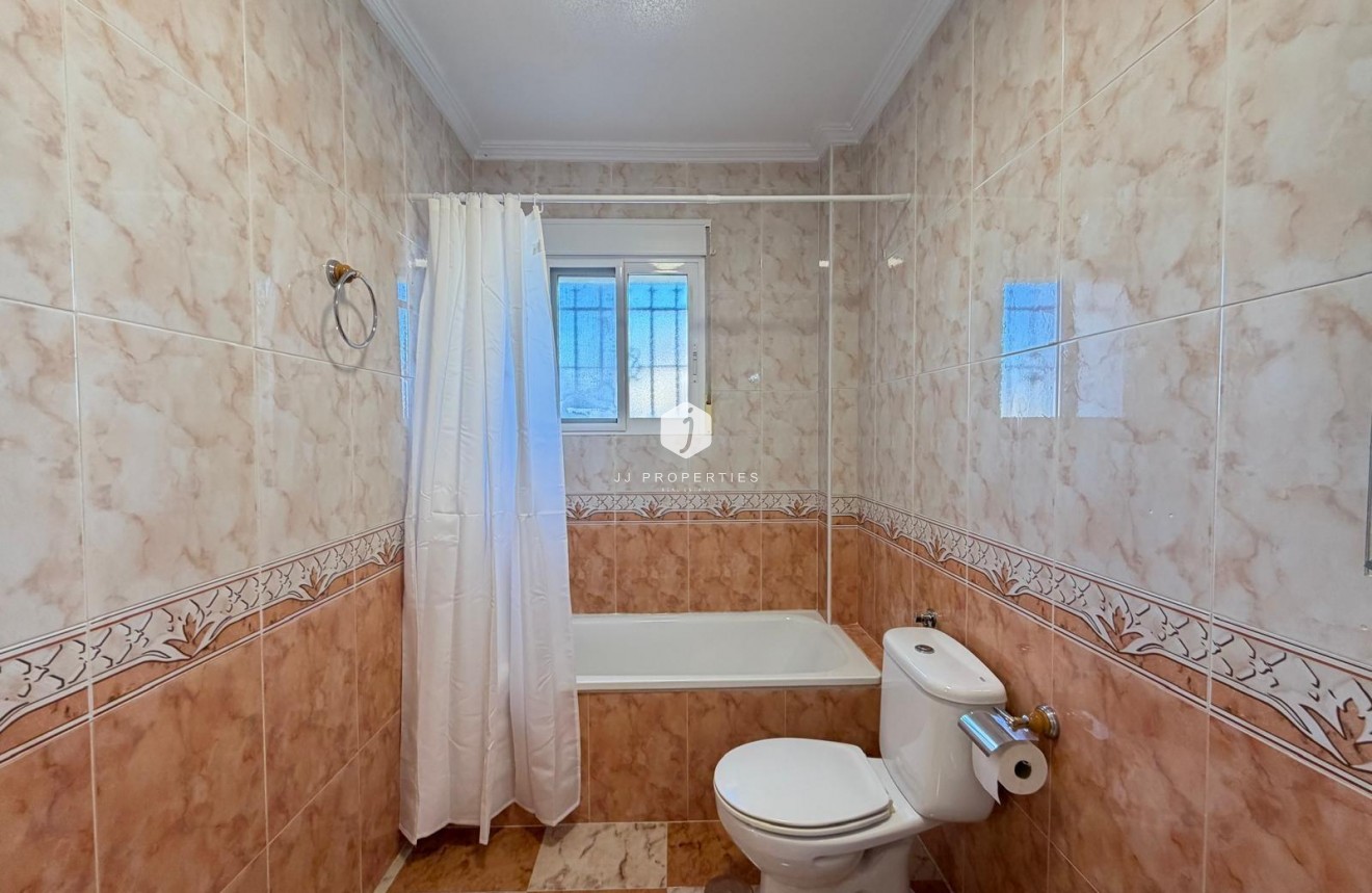 Resale - Chalet -
Orihuela Costa - Las Filipinas