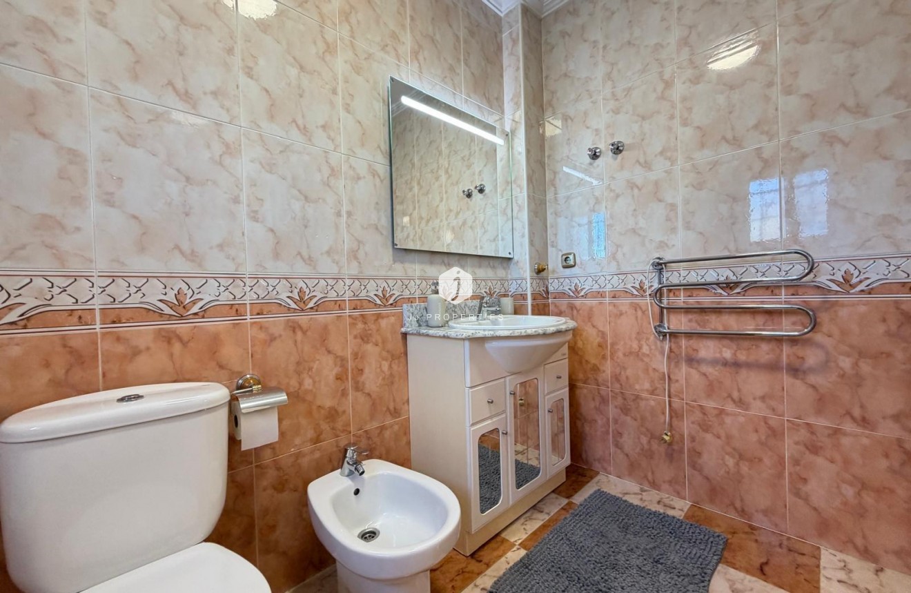 Resale - Chalet -
Orihuela Costa - Las Filipinas