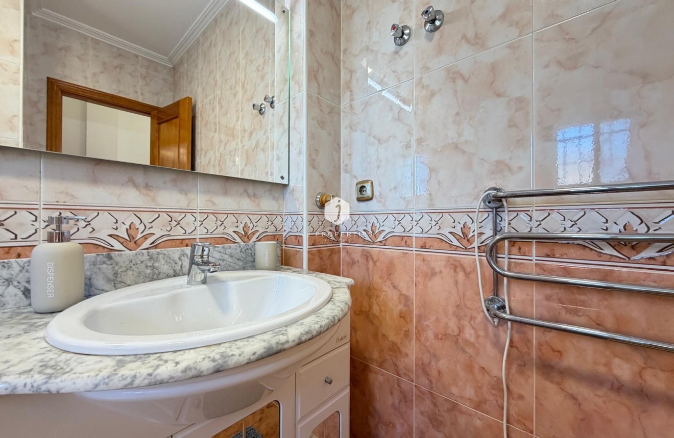 Resale - Chalet -
Orihuela Costa - Las Filipinas