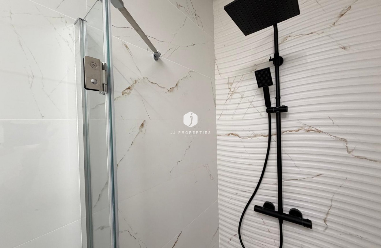Resale - Apartment / flat -
Torrevieja
