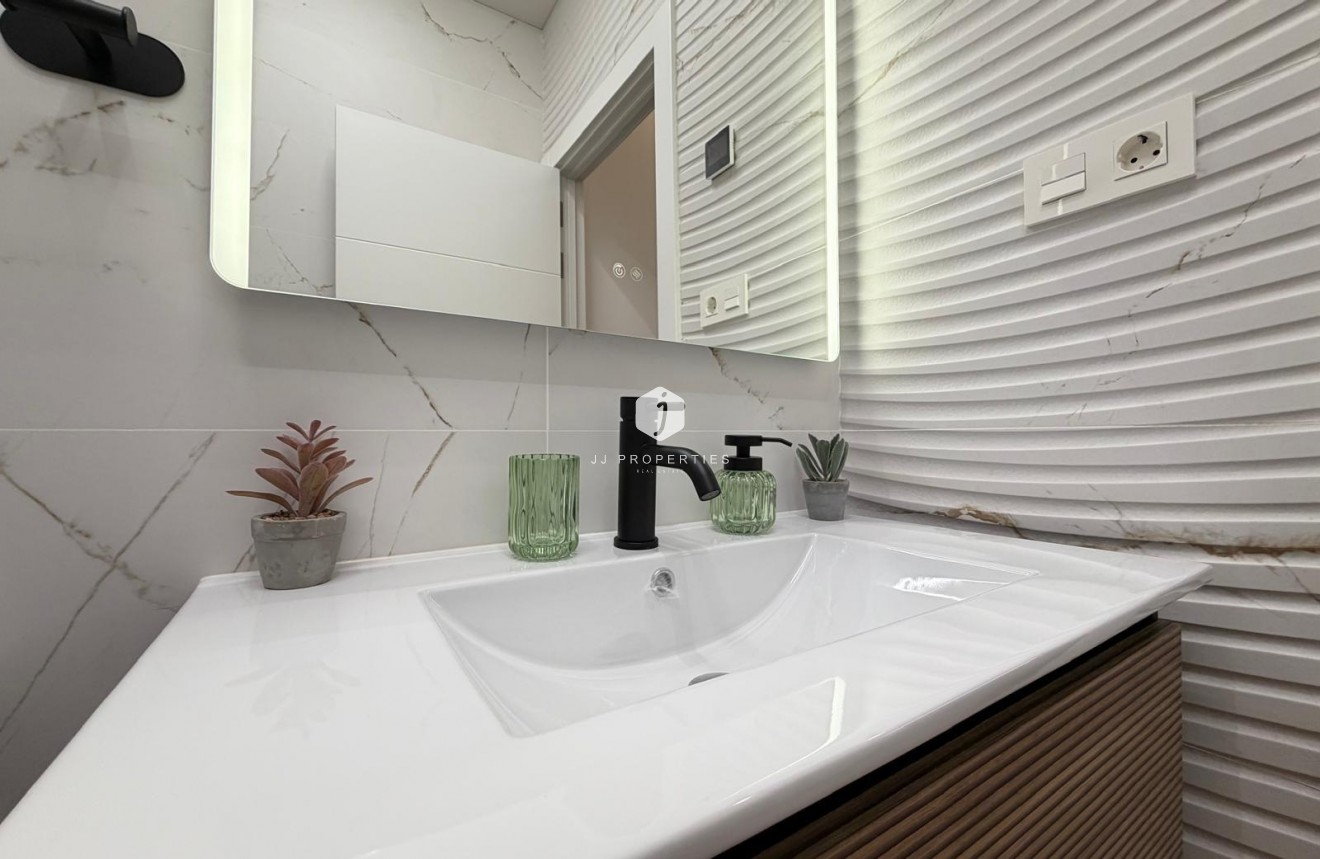 Resale - Apartment / flat -
Torrevieja