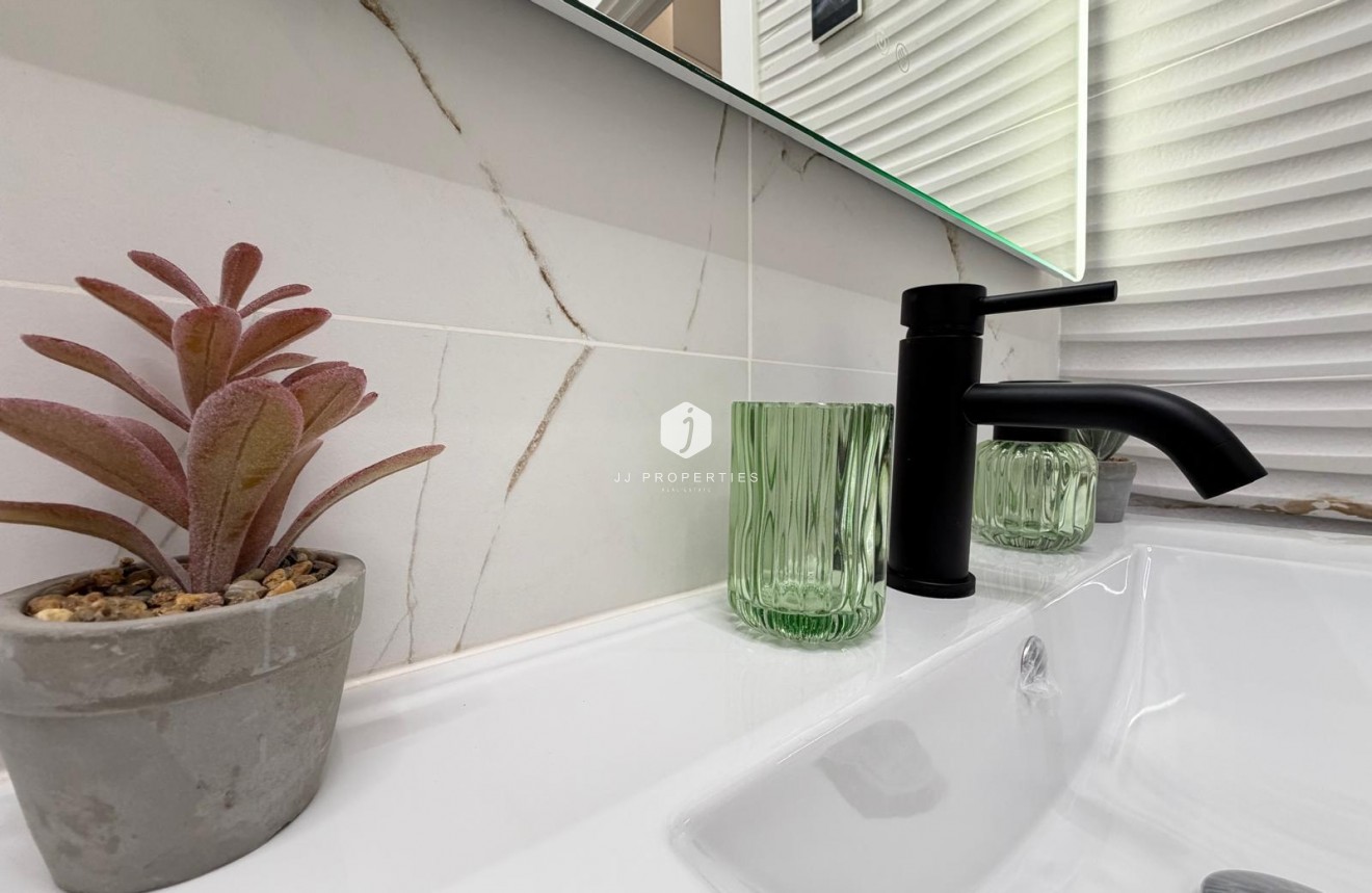 Resale - Apartment / flat -
Torrevieja