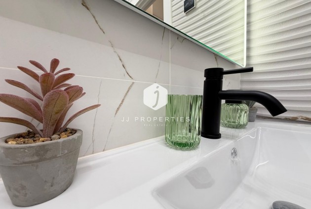 Resale - Apartment / flat -
Torrevieja