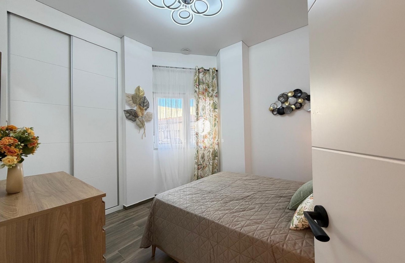 Resale - Apartment / flat -
Torrevieja