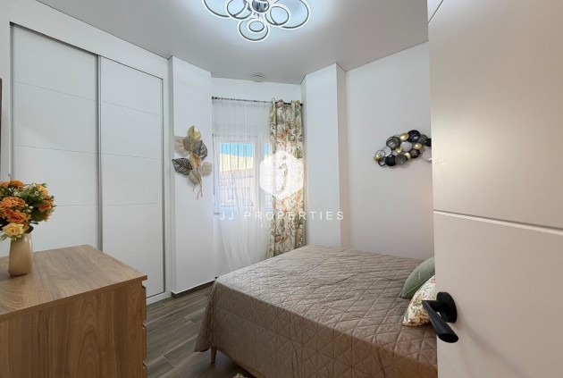 Resale - Apartment / flat -
Torrevieja