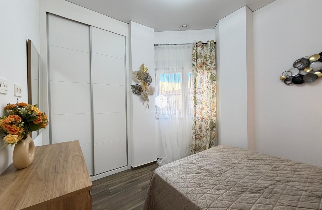 Resale - Apartment / flat -
Torrevieja