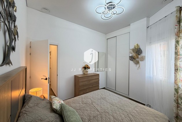 Resale - Apartment / flat -
Torrevieja