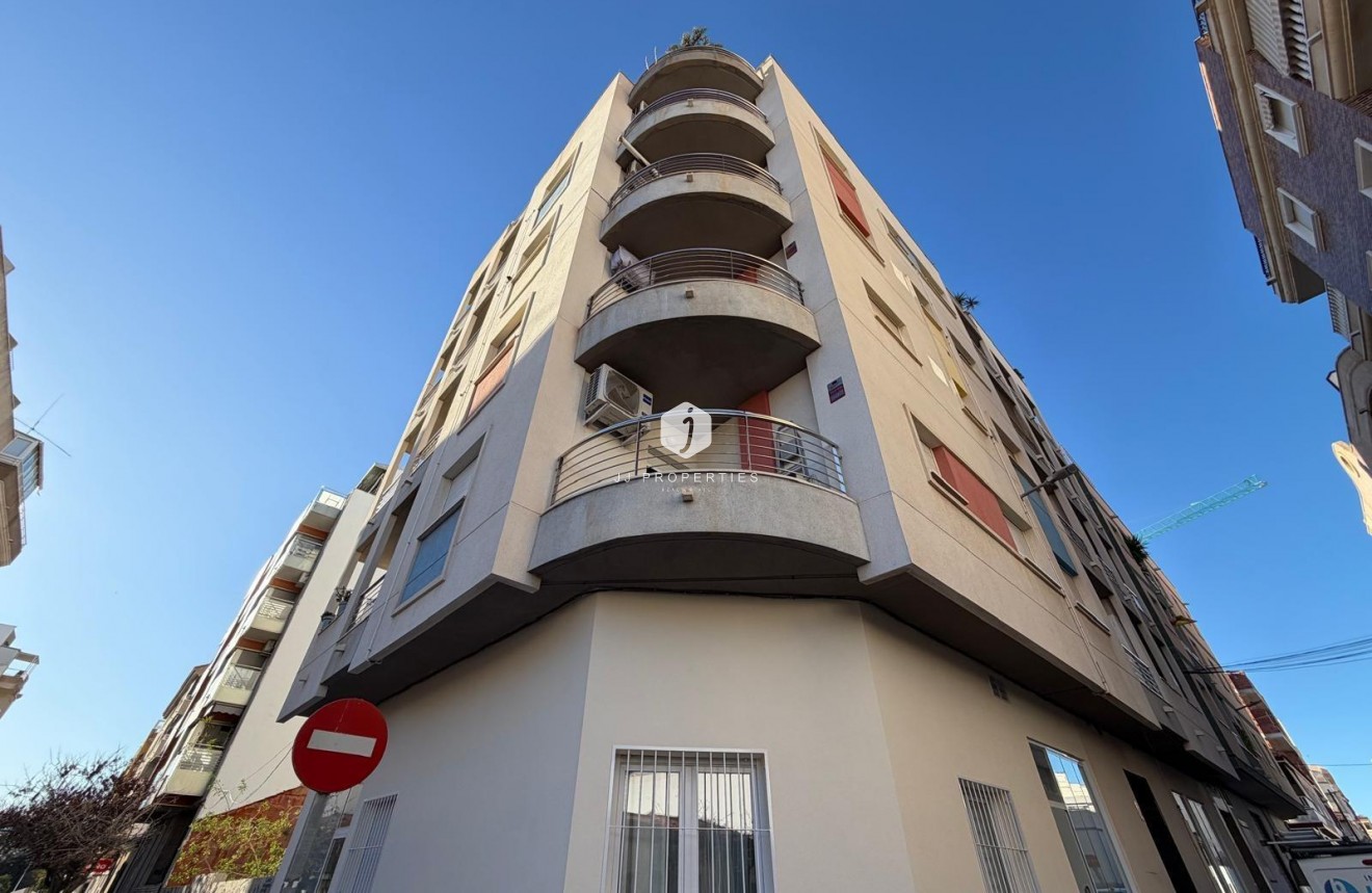 Resale - Apartment / flat -
Torrevieja